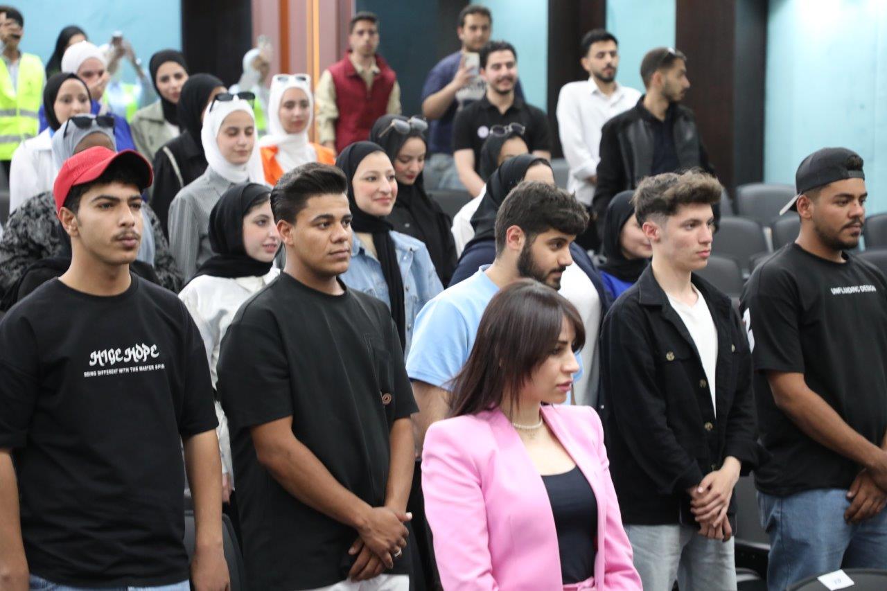 طلبة دبلوم "إدارة الأعمال الدولية" يعرضون مشاريعهم التطبيقية في جلسة مشتركة بجامعة عمان العربية3