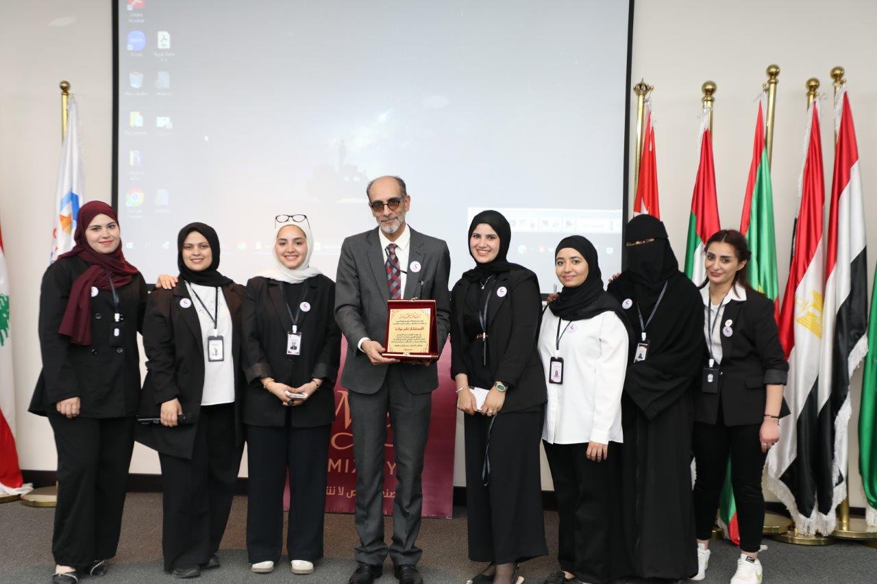 طلبة دبلوم "إدارة الأعمال الدولية" يعرضون مشاريعهم التطبيقية في جلسة مشتركة بجامعة عمان العربية11