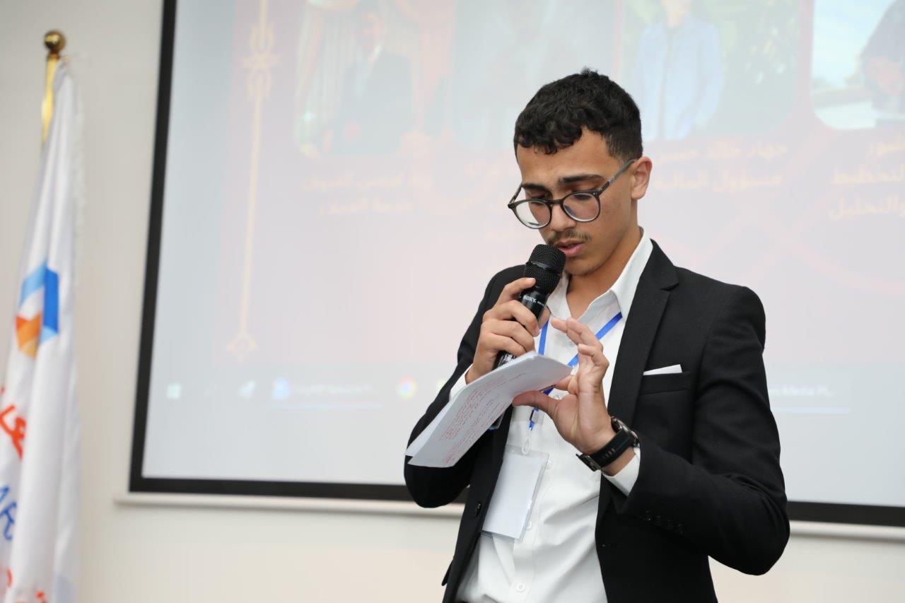 طلبة دبلوم "إدارة الأعمال الدولية" يعرضون مشاريعهم التطبيقية في جلسة مشتركة بجامعة عمان العربية15