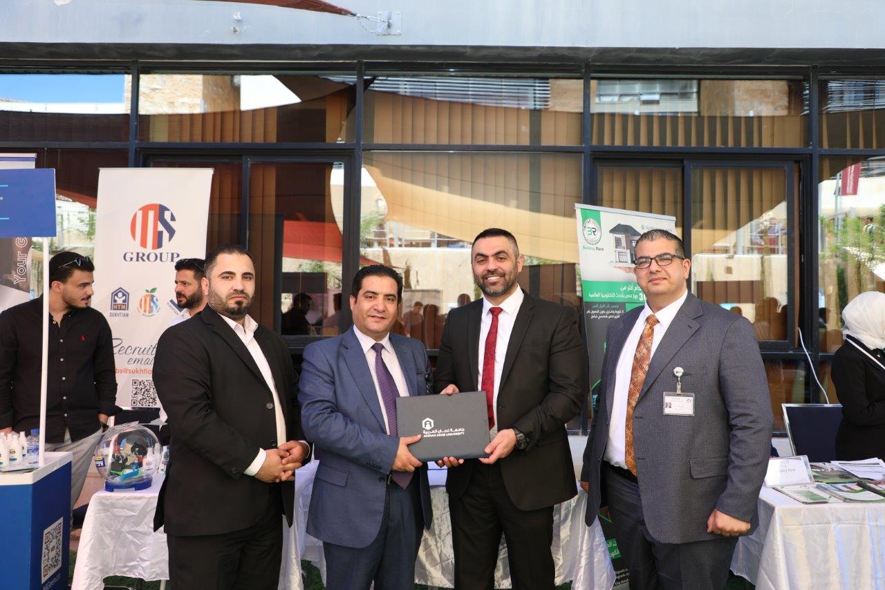 جامعة عمان العربية تنظم اليوم الوظيفي العاشر بمشاركة واسعة من الشركات والمؤسسات الوطنية والاقليمية15