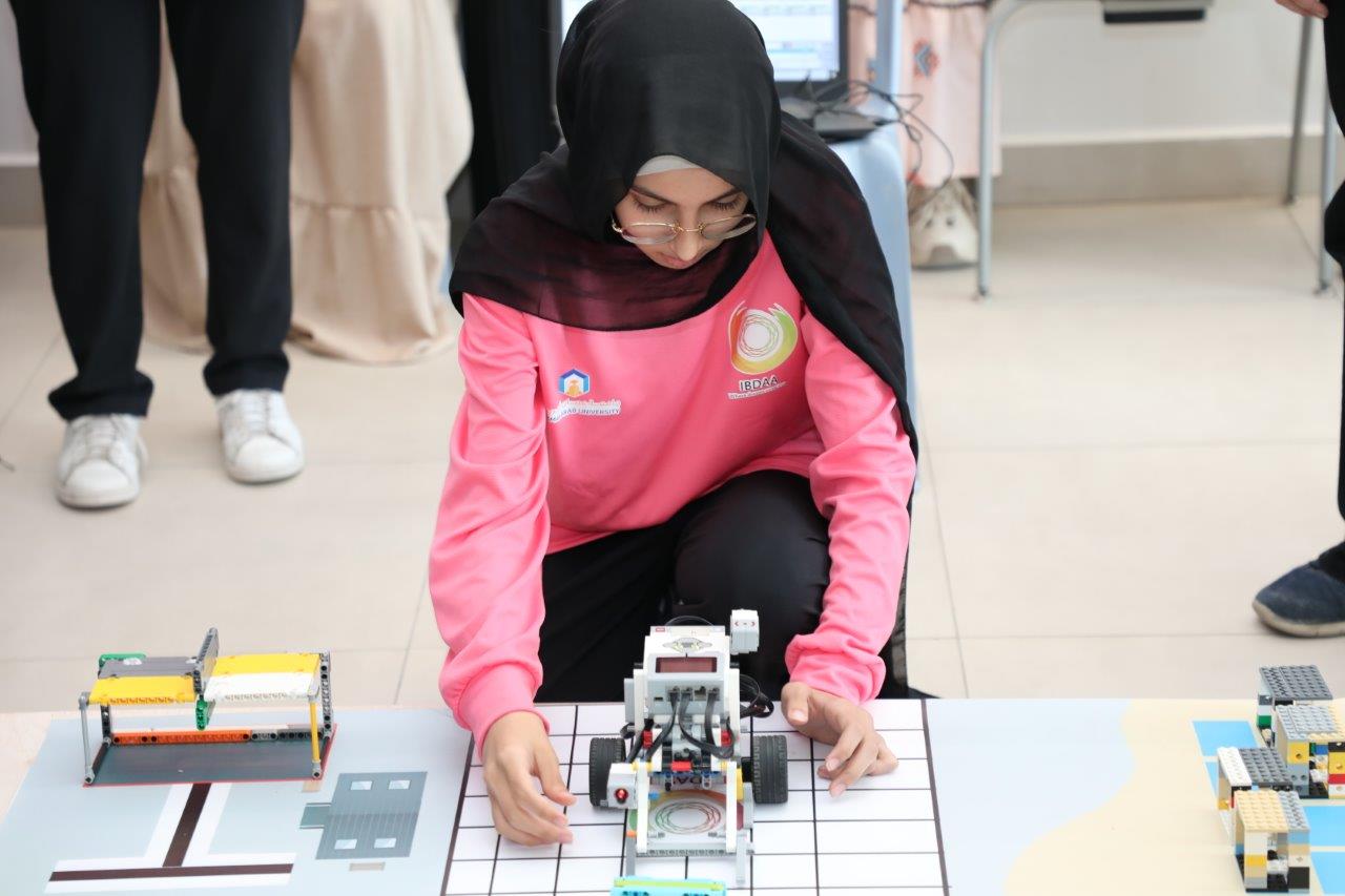مسابقة الروبوت والهندسة التقنية لطلبة مدارس لواء عين الباشا23