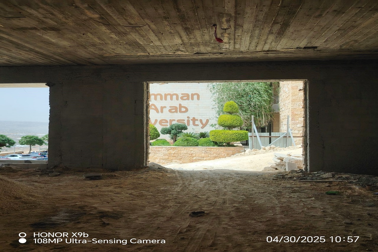 طلبة هندسة العمارة في "عمان العربية" يطلعون ميدانيًا على مراحل تنفيذ مشروعي مبنى (F) و(H) داخل الحرم الجامعي3