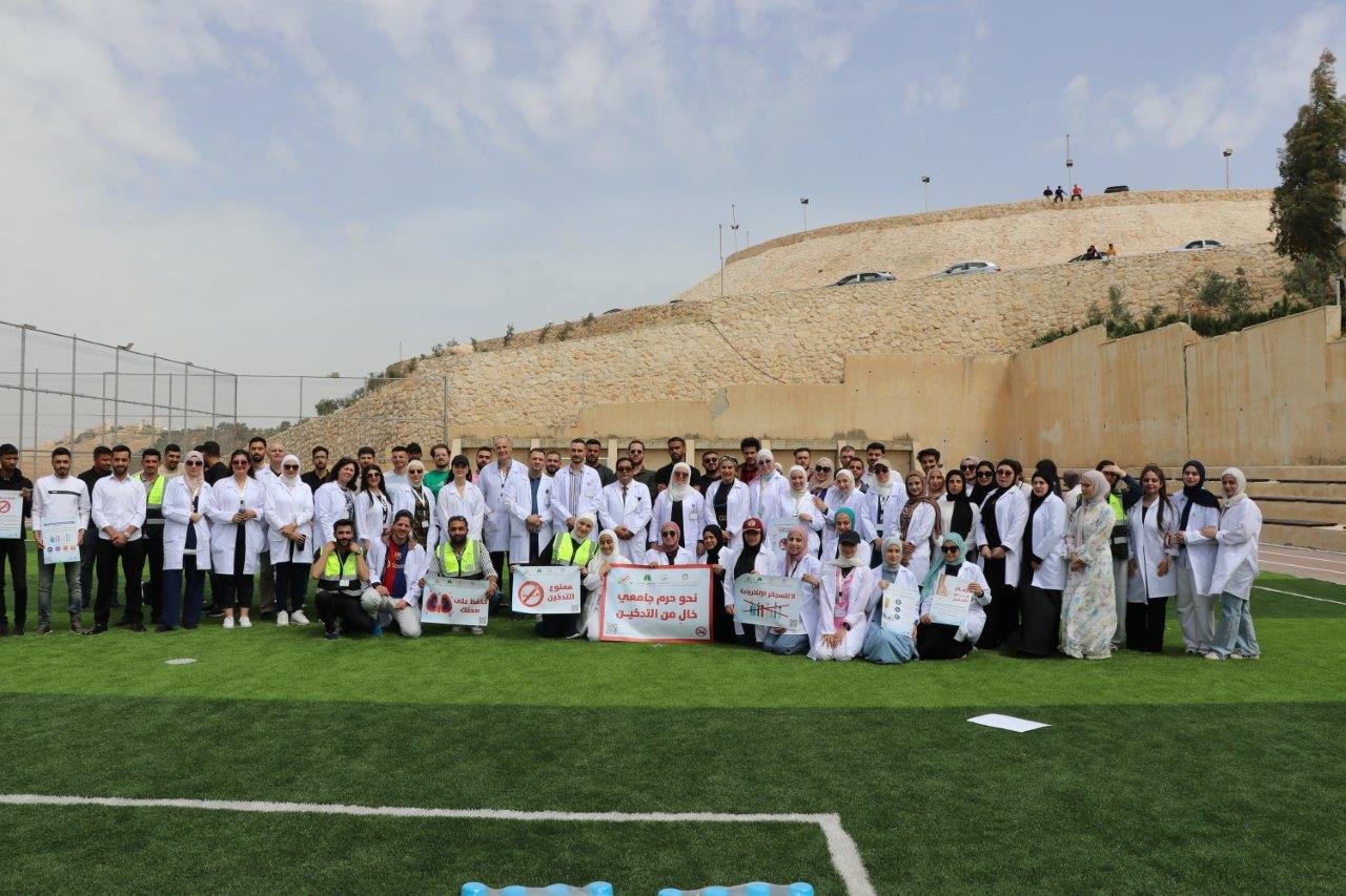 كلية الصيدلة في "عمان العربية" تنظم يومًا توعويًا رياضيًا تحت شعار "نحو حرم جامعي خالٍ من التدخين"1