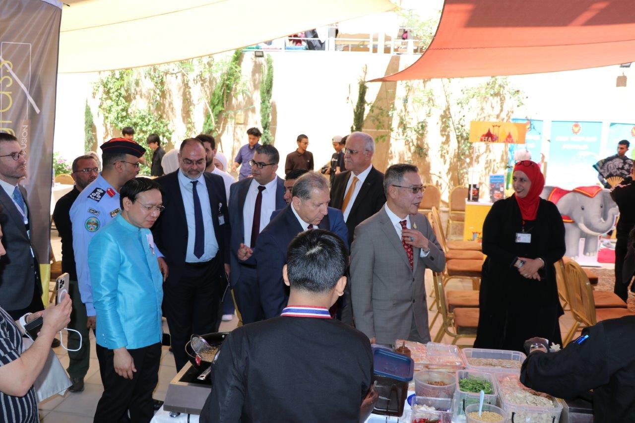 بحضور السفير التايلندي جامعة عمان العربية تنظّم "المهرجان التايلندي المصغر" لتعزيز التبادل الثقافي22