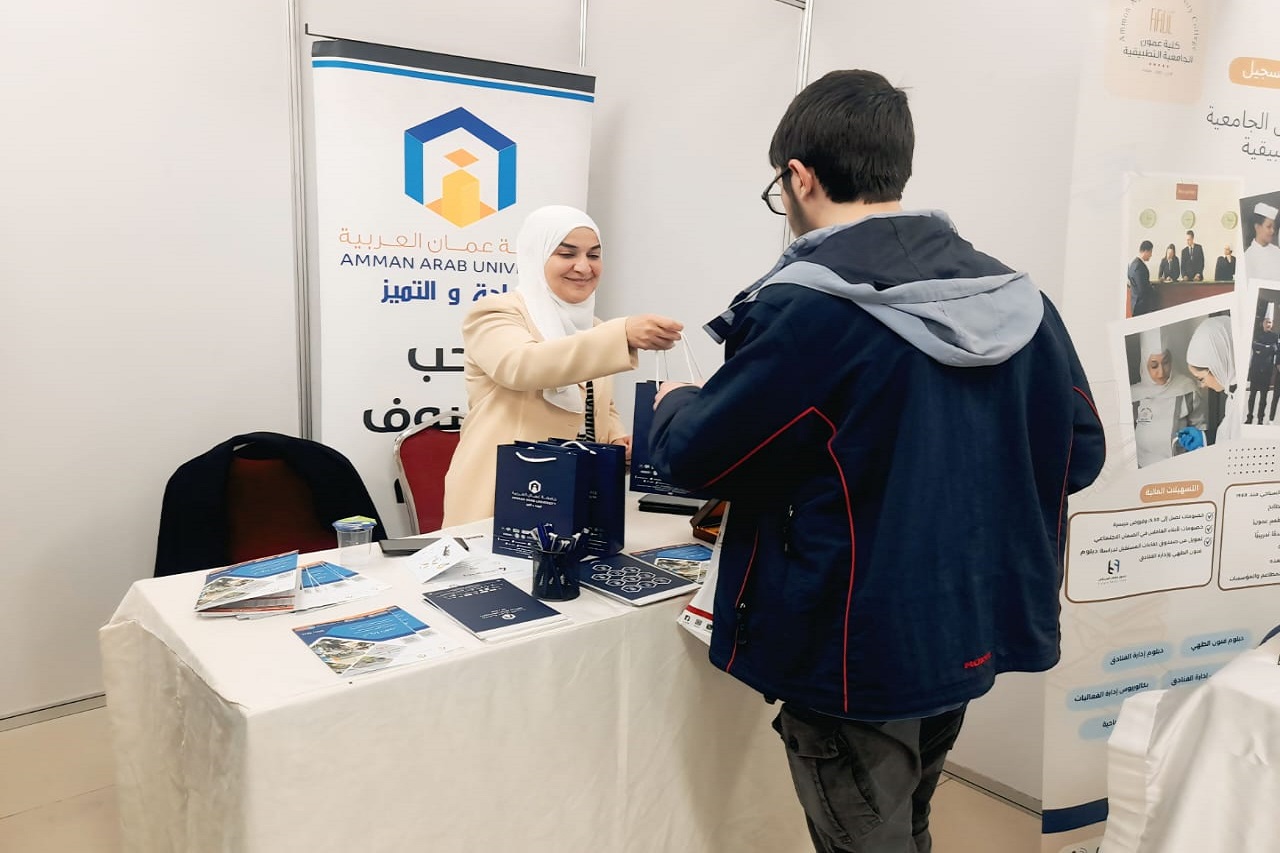 إقبال كبير على كليات المستقبل في جامعة عمان العربية من طلبة مدارس أكاديمية الرواد الدولية1