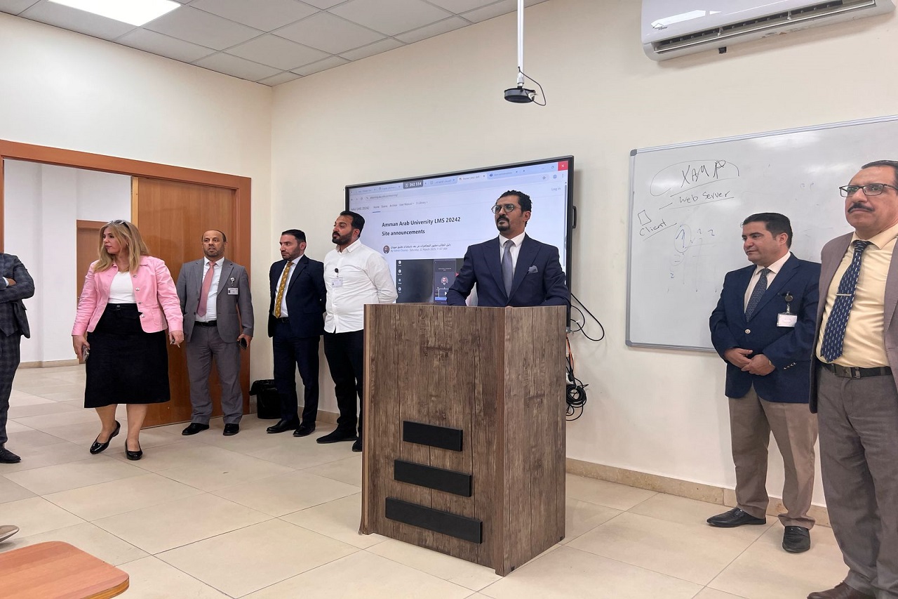 كلية القانون في جامعة عمان العربية تعقد اجتماعاً حوارياً مع طلبة البكالوريوس والدراسات العليا لتعزيز التواصل وتطوير البيئة الأكاديمية9