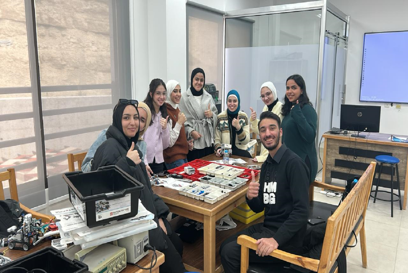 جامعة عمان العربية تعزز مهارات طلبتها في مجال الروبوتات من خلال دورة تدريبية متقدمة3