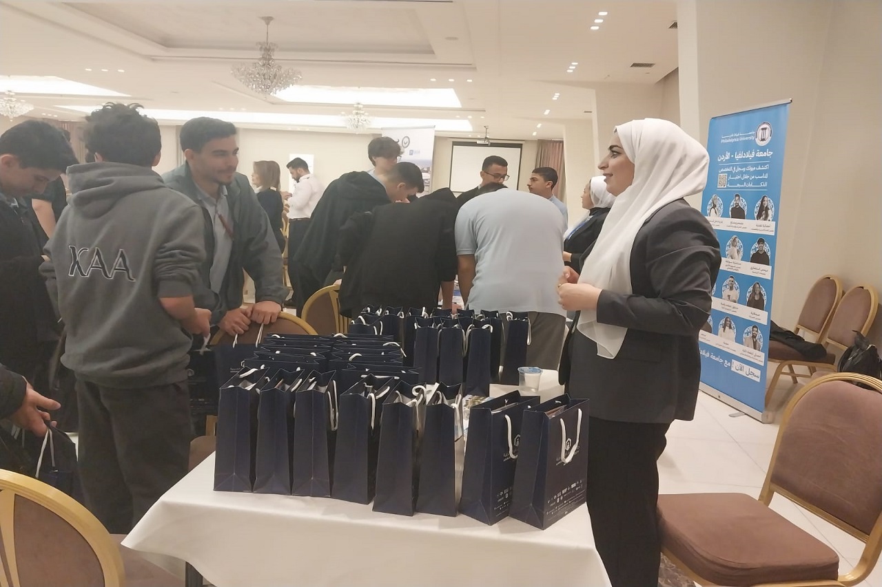 دائرة التسويق في جامعة عمان العربية تشارك في معرض الجامعات – أكاديمية خليل الرحمن3