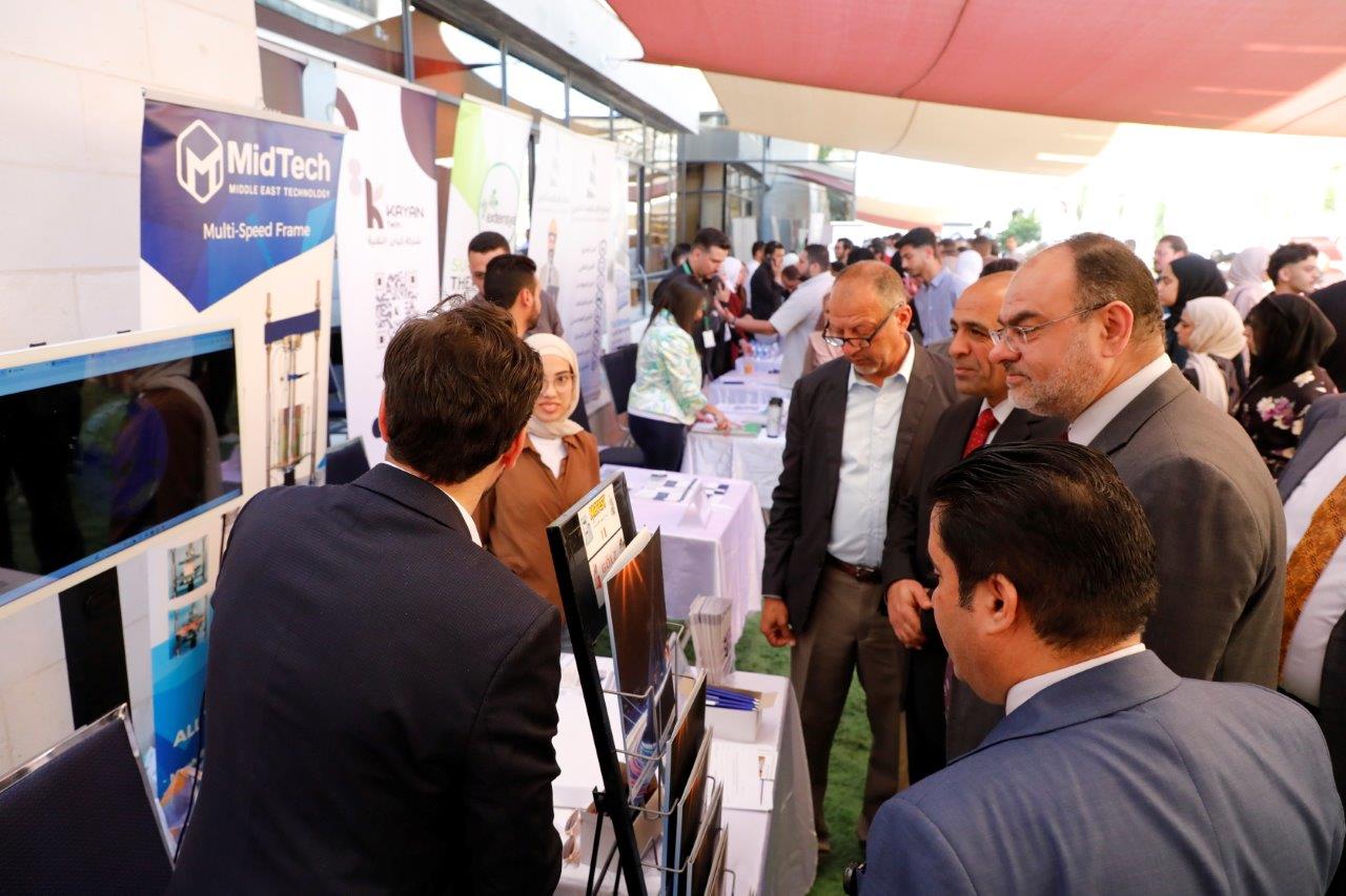 جامعة عمان العربية تنظم اليوم الوظيفي العاشر بمشاركة واسعة من الشركات والمؤسسات الوطنية والاقليمية7