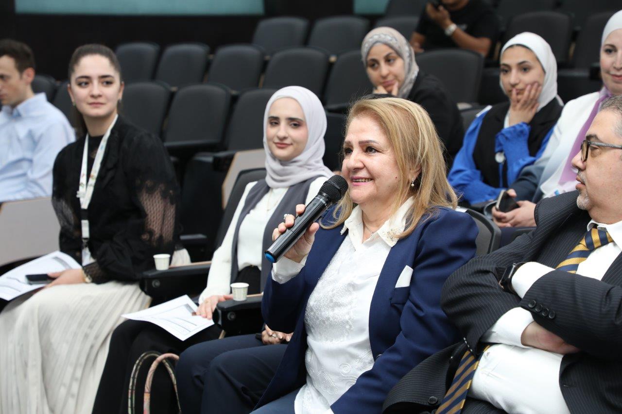 جامعة عمان العربية تنظم يومًا علميًا حول المسؤولية القانونية والمهنية للصيدلاني32