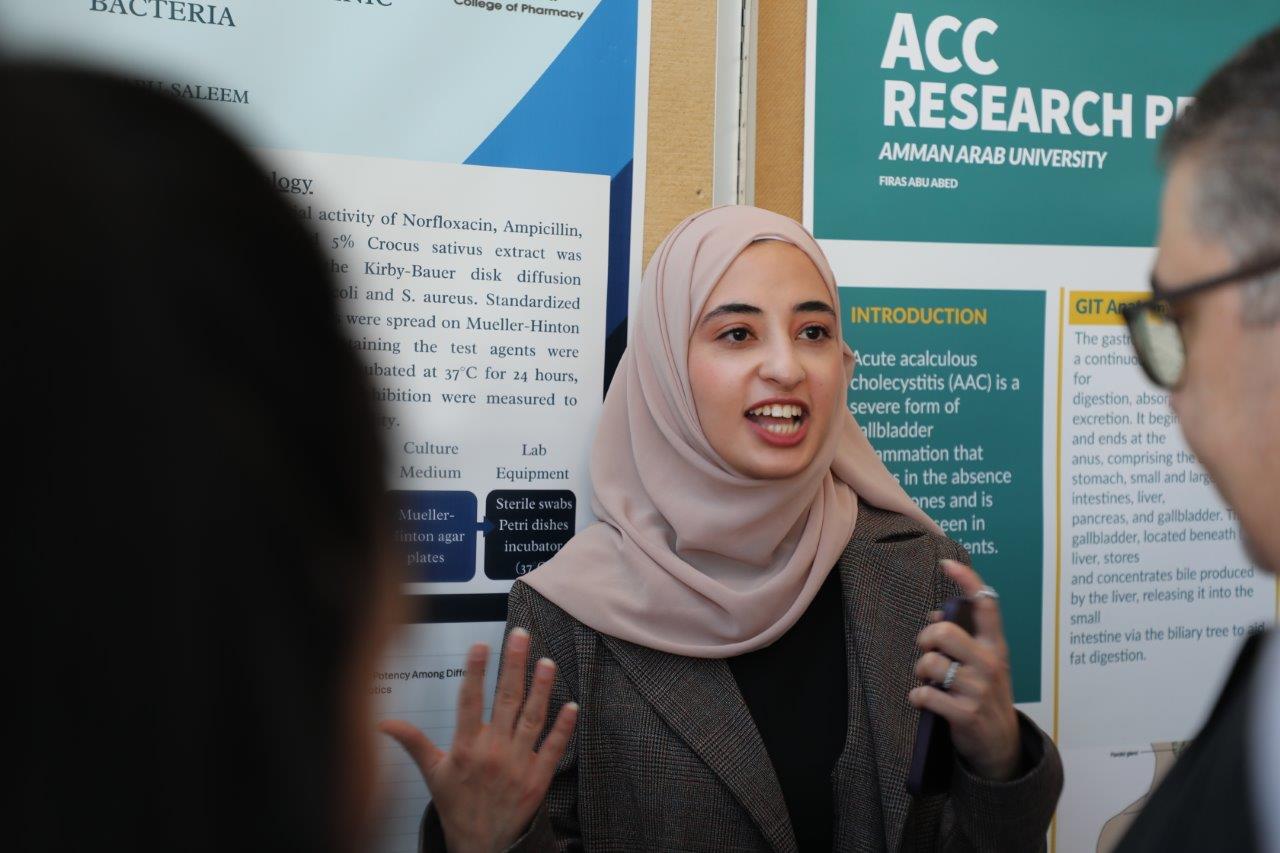 جامعة عمان العربية تنظم يومًا علميًا حول المسؤولية القانونية والمهنية للصيدلاني38
