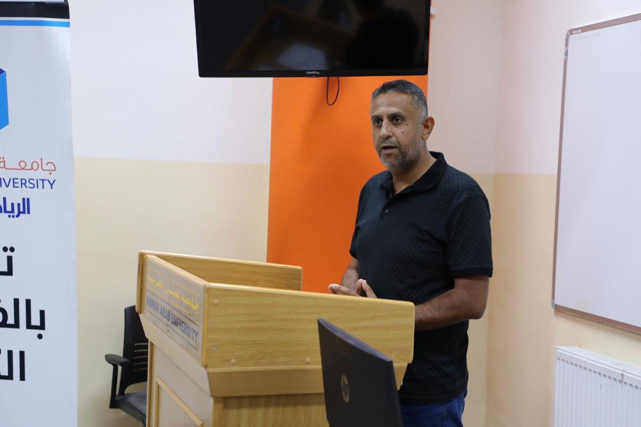 جامعة عمان العربية تحتفي بالإبداع الطلابي وتكرّم الفائزين في مسابقة تصميم اللوغو الجامعي1