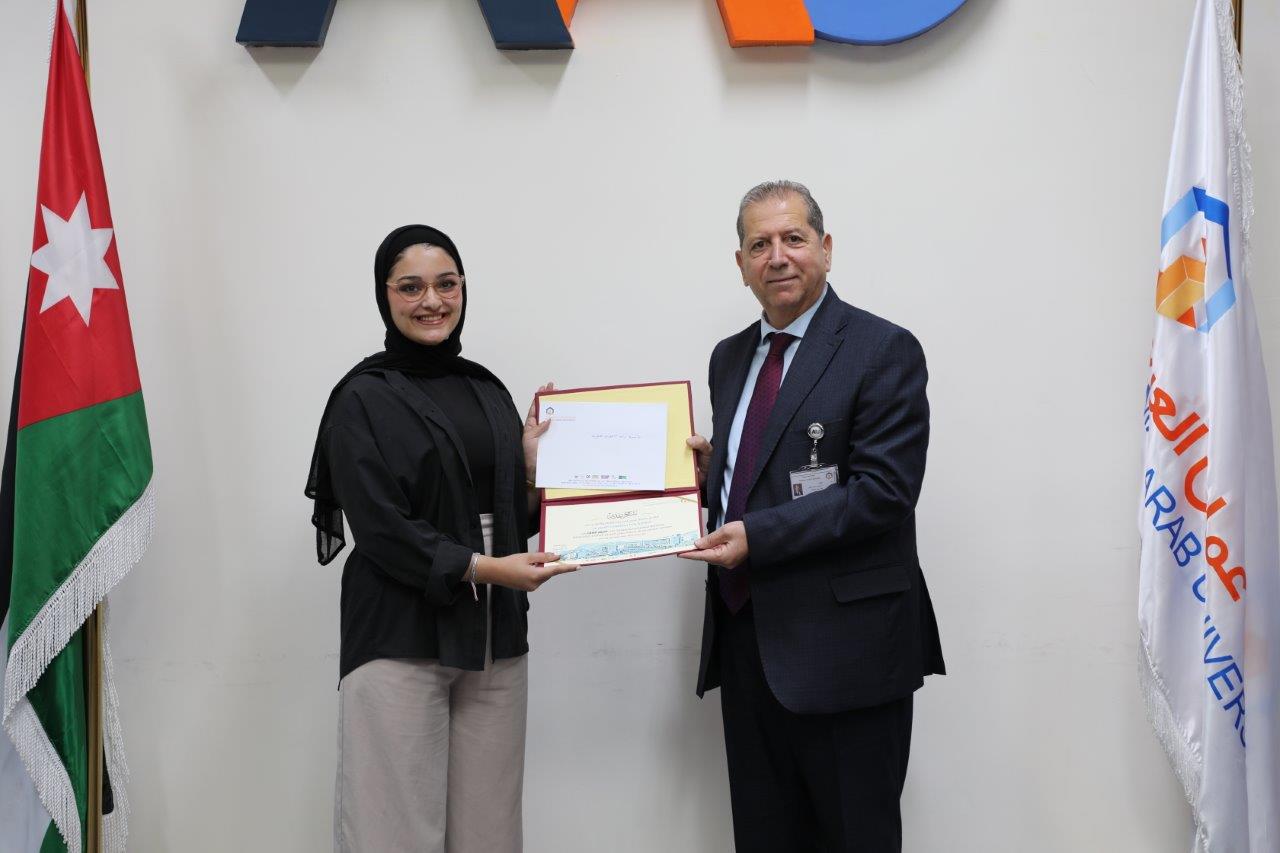 جامعة عمان العربية تحتفي بالإبداع الطلابي وتكرّم الفائزين في مسابقة تصميم اللوغو الجامعي9