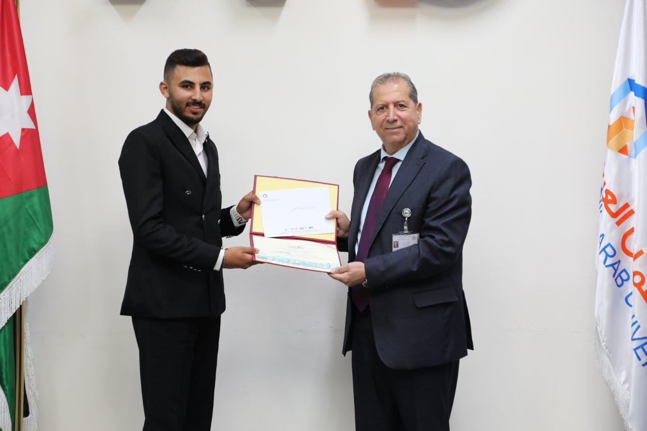 جامعة عمان العربية تحتفي بالإبداع الطلابي وتكرّم الفائزين في مسابقة تصميم اللوغو الجامعي10