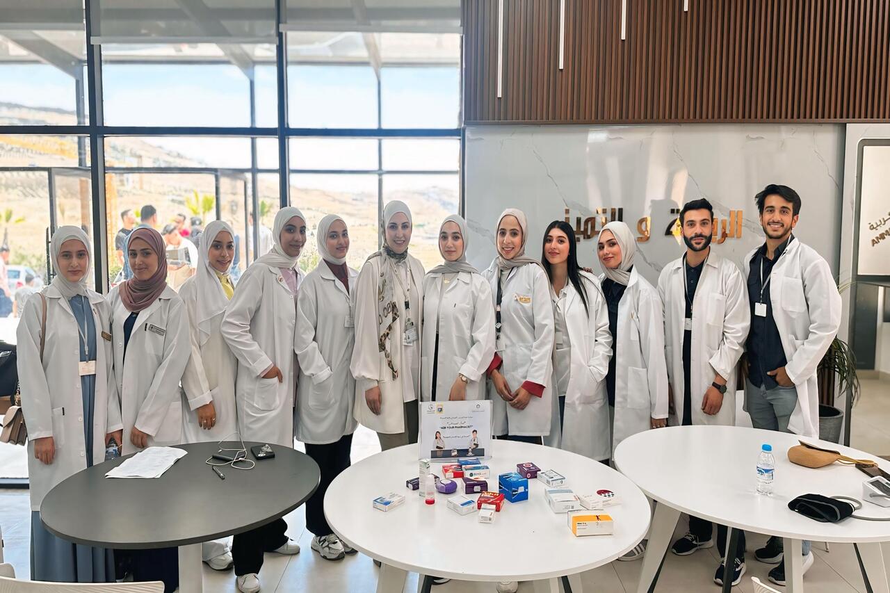 "اسأل الصيدلاني": مبادرة في جامعة عمان العربية لتعزيز الثقافة الدوائية والمسؤولية المهنية9
