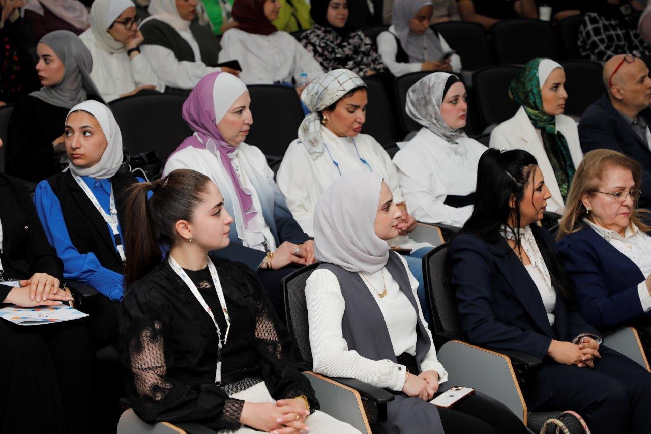 جامعة عمان العربية تنظم يومًا علميًا حول المسؤولية القانونية والمهنية للصيدلاني1