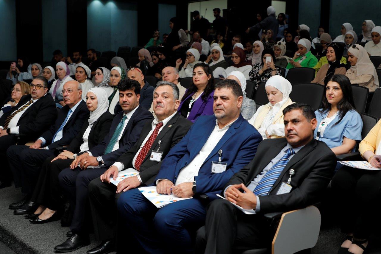 جامعة عمان العربية تنظم يومًا علميًا حول المسؤولية القانونية والمهنية للصيدلاني4