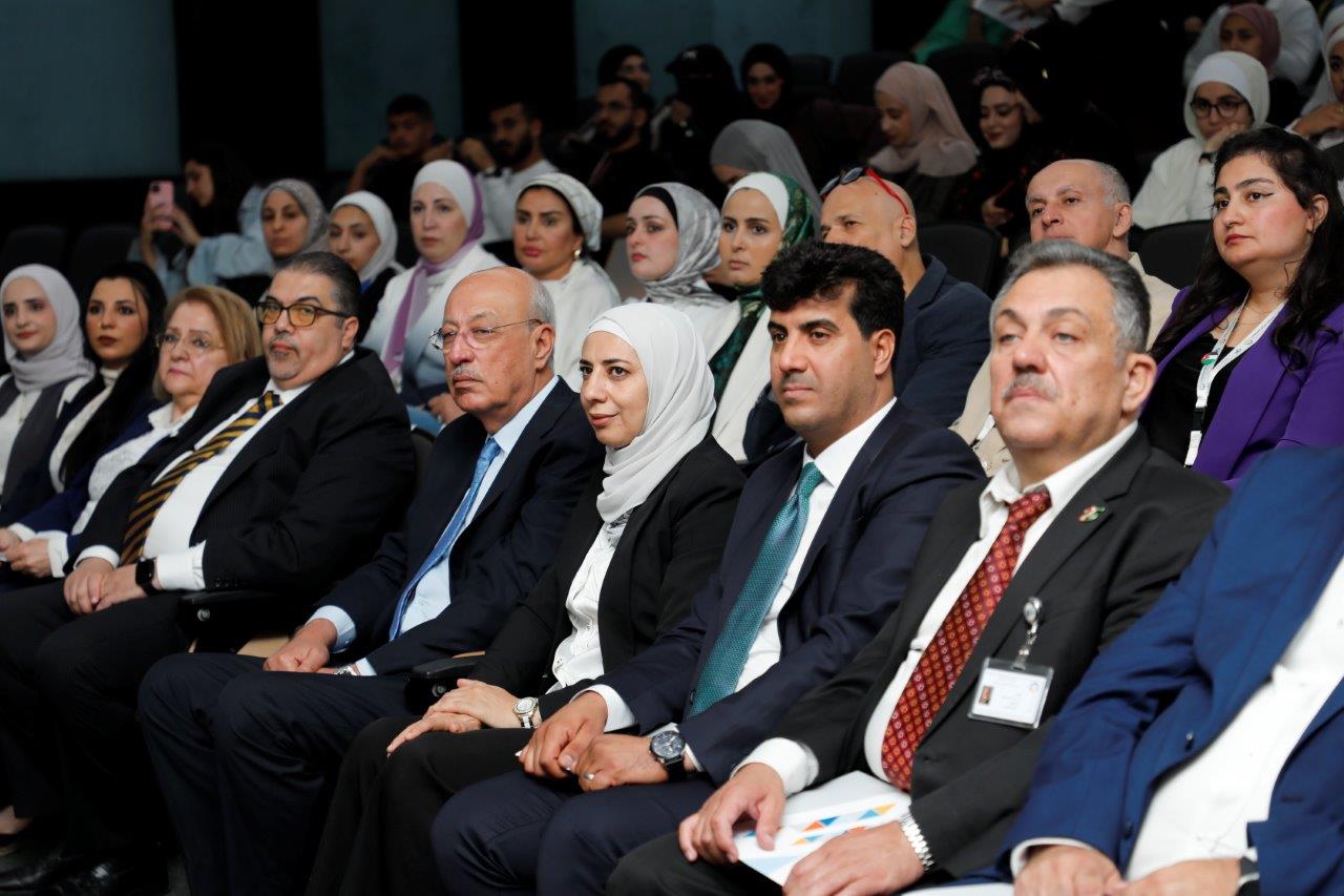 جامعة عمان العربية تنظم يومًا علميًا حول المسؤولية القانونية والمهنية للصيدلاني5