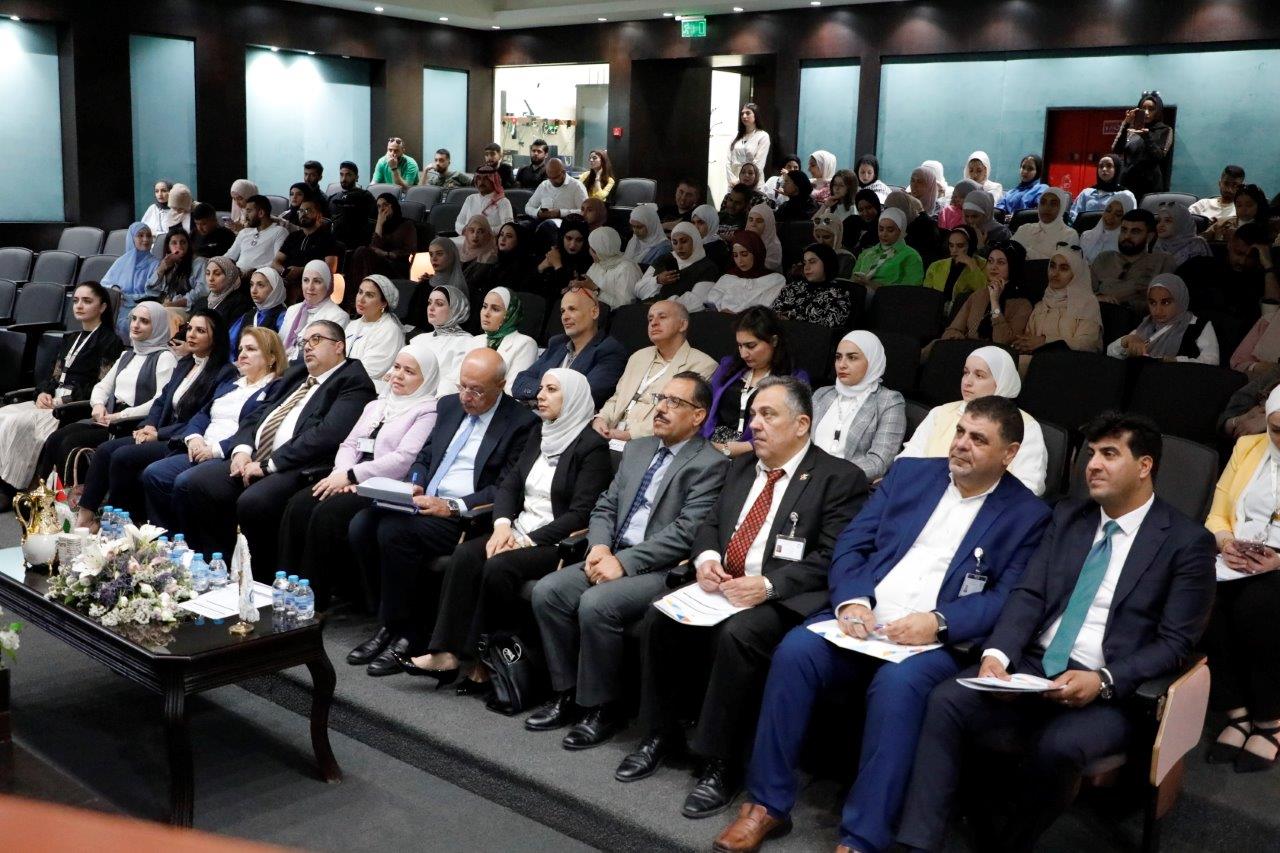 جامعة عمان العربية تنظم يومًا علميًا حول المسؤولية القانونية والمهنية للصيدلاني7