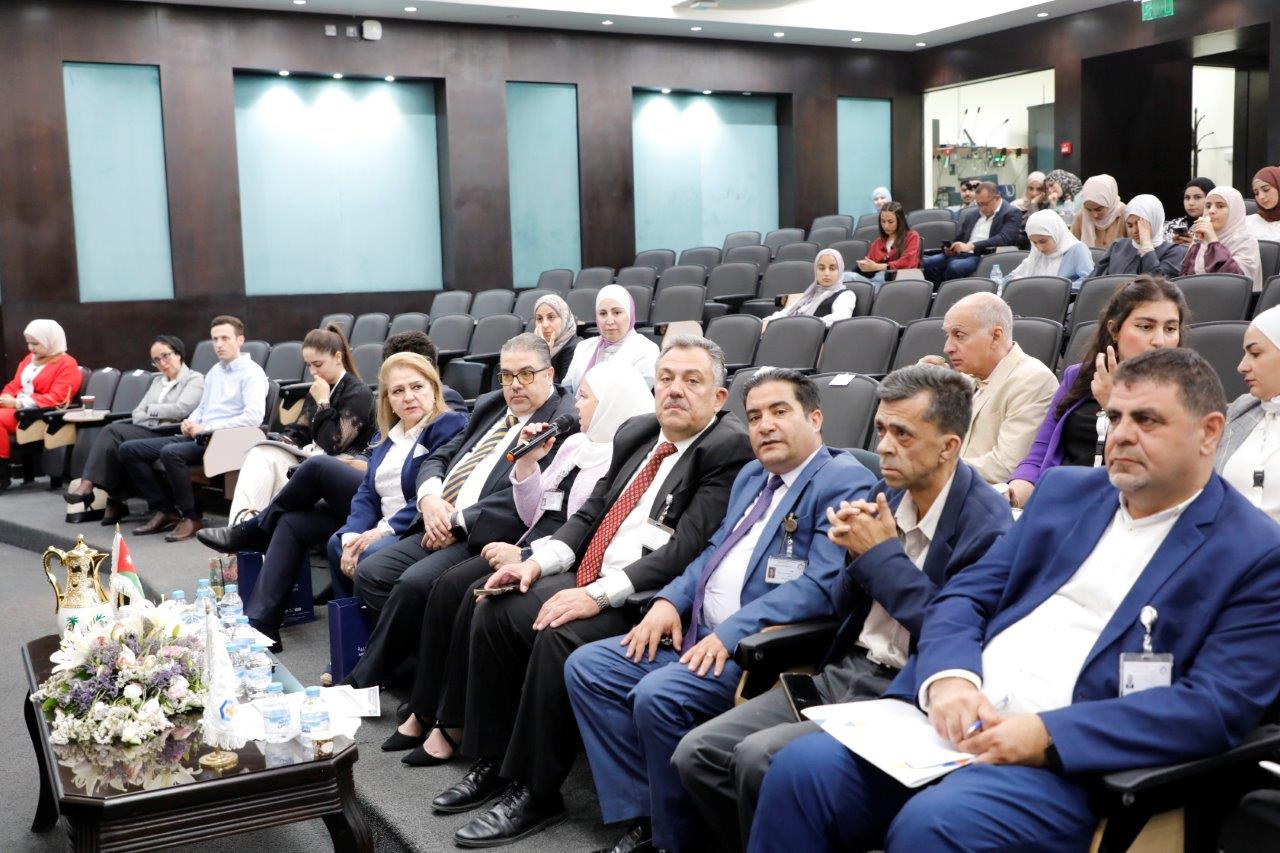 جامعة عمان العربية تنظم يومًا علميًا حول المسؤولية القانونية والمهنية للصيدلاني10