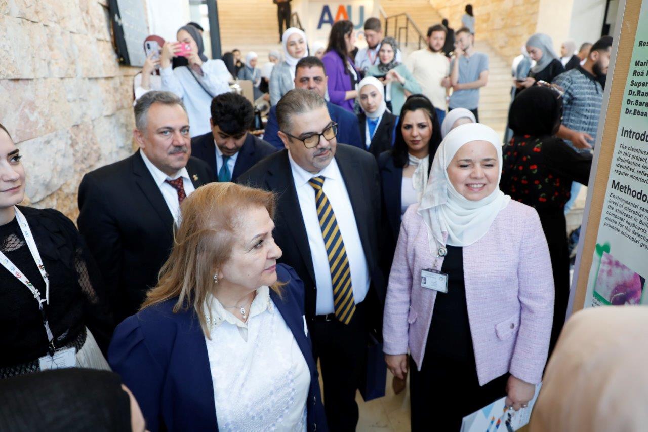 جامعة عمان العربية تنظم يومًا علميًا حول المسؤولية القانونية والمهنية للصيدلاني11