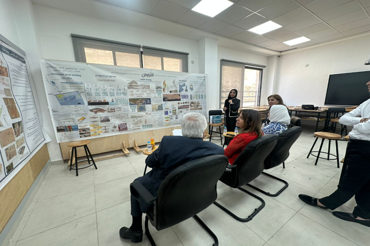 طلبة هندسة العمارة في "عمان العربية" يناقشون مشاريع تخرج ريادية تعالج تحديات محلية وتطرح حلولًا مبتكرة1