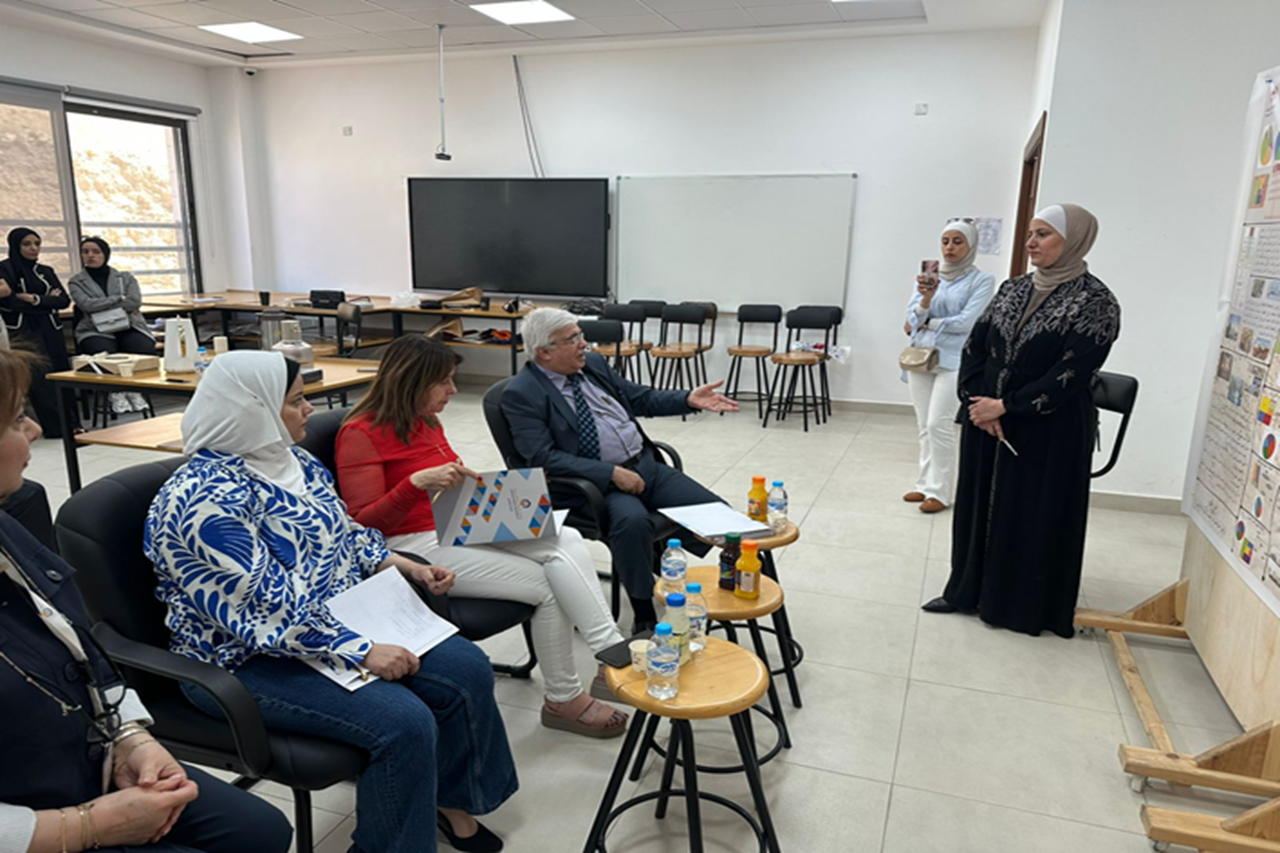 طلبة هندسة العمارة في "عمان العربية" يناقشون مشاريع تخرج ريادية تعالج تحديات محلية وتطرح حلولًا مبتكرة2