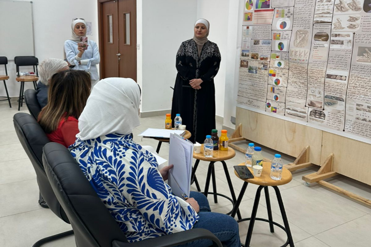 طلبة هندسة العمارة في "عمان العربية" يناقشون مشاريع تخرج ريادية تعالج تحديات محلية وتطرح حلولًا مبتكرة5
