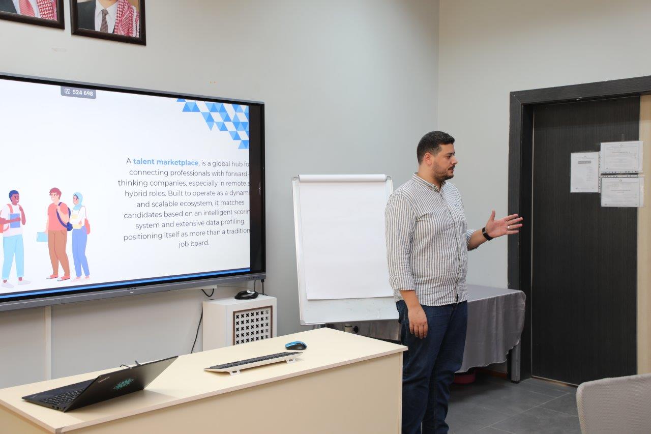 "عمان العربية" تنظّم ورشة تعريفية حول منصة Evorole لتوظيف الشباب الأردني عن بُعد في السوق الأمريكي1