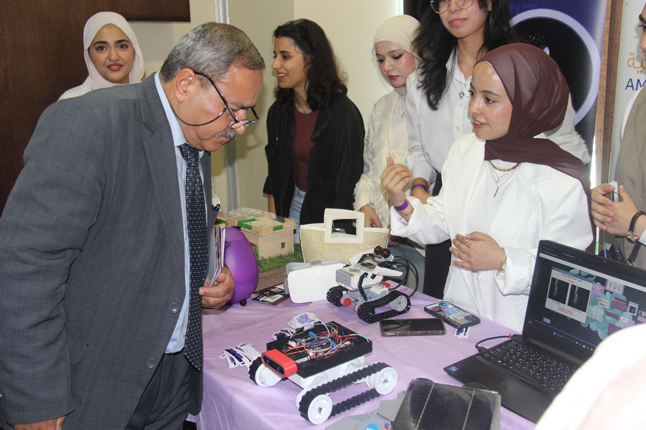 "عمان العربية" تسلط الضوء على تمكين المرأة في IEEE-Jordan WIE OPEN Day6