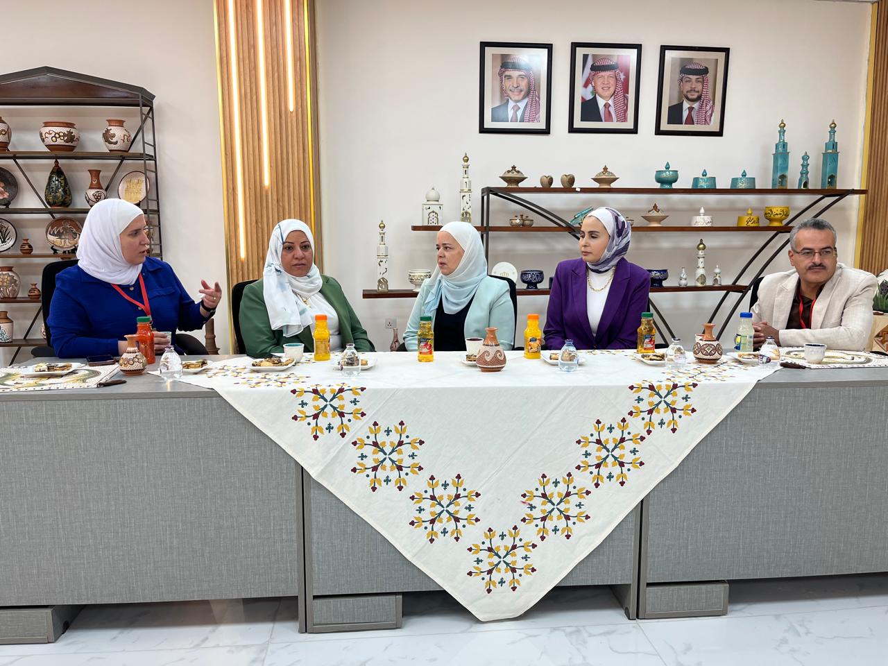 صيدلة "عمان العربية" تُعزز كفاءة طلبتها ببرنامج تطبيقي في الصناعات الدوائية17