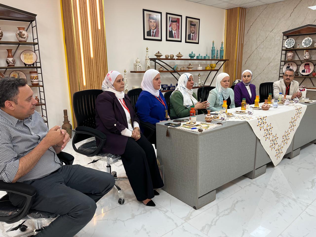 صيدلة "عمان العربية" تُعزز كفاءة طلبتها ببرنامج تطبيقي في الصناعات الدوائية18