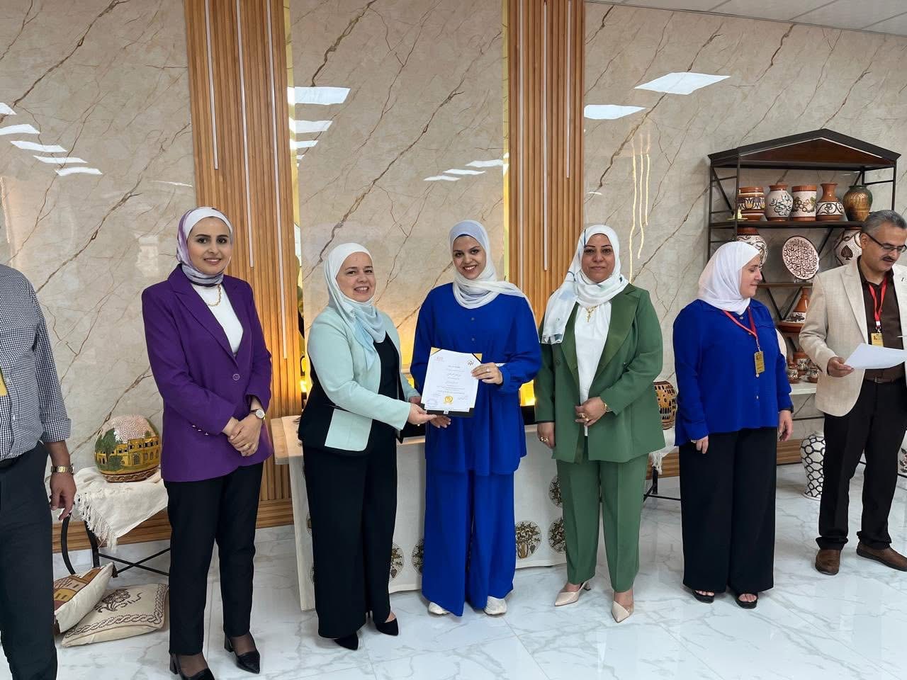 صيدلة "عمان العربية" تُعزز كفاءة طلبتها ببرنامج تطبيقي في الصناعات الدوائية3