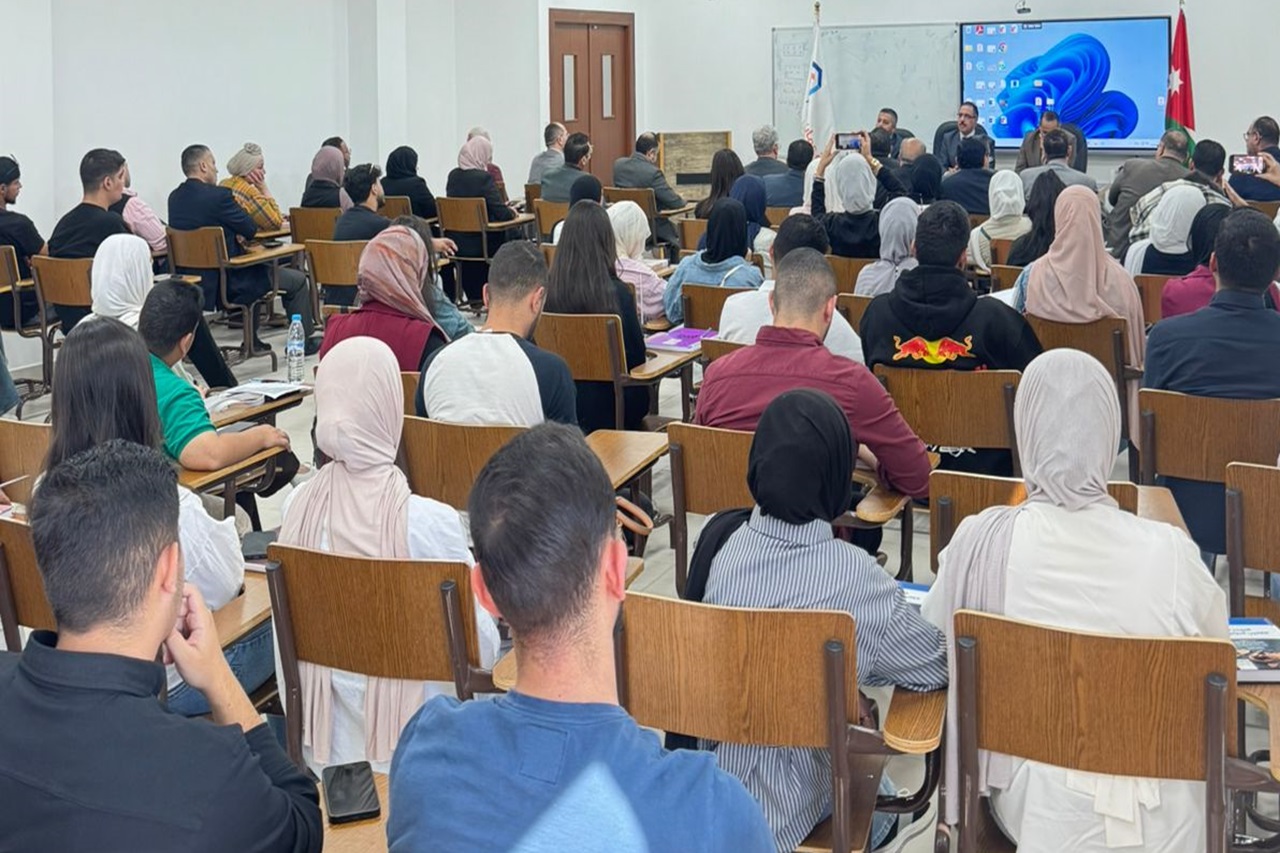 كلية الحقوق في جامعة عمان العربية تعزز التواصل مع طلبتها7