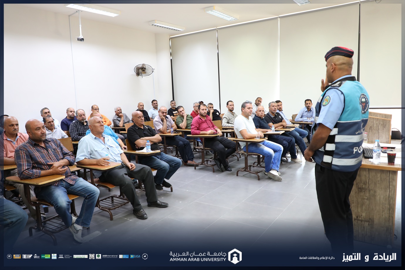 جامعة عمان العربية تعقد دورة تدريبية لسائقي الحافلات بالتعاون مع المعهد المروري