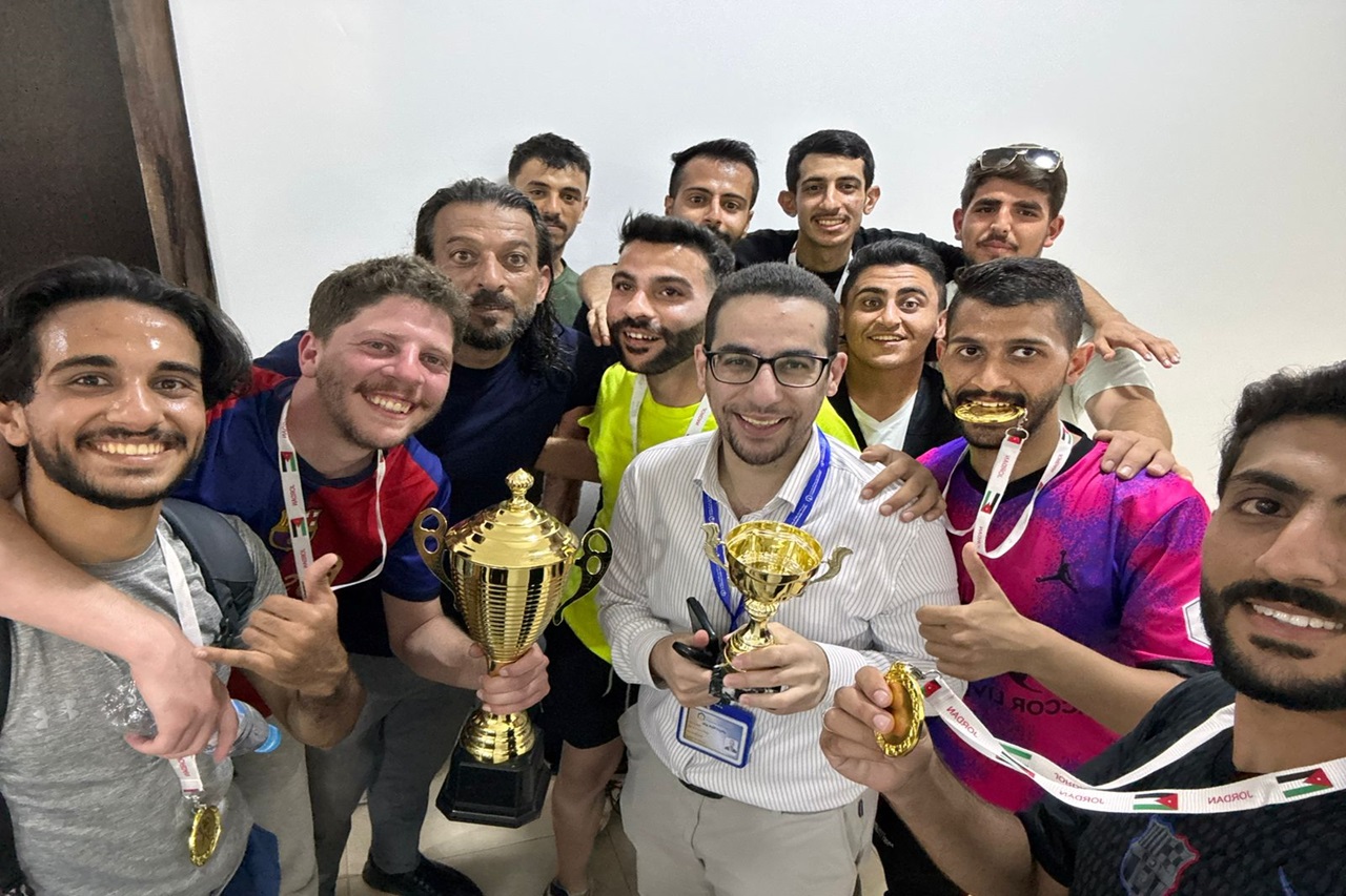 فريق طلبة كلية صيدلة "عمان العربية" يُتوج ببطولة كرة القدم على مستوى كليات الجامعة2