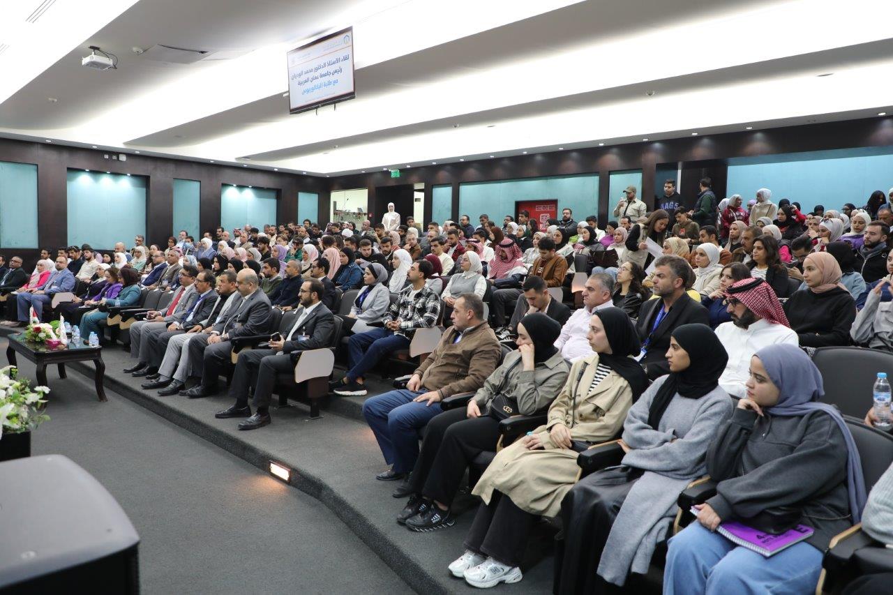 رئيس جامعة عمان العربية يلتقي طلبة الدراسات العليا والبكالوريوس في الجامعة4