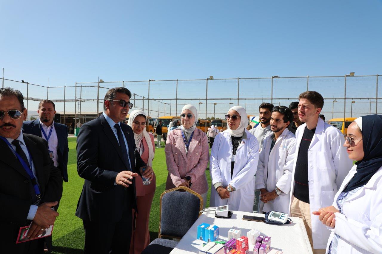 صيدلة "عمان العربية" تنظم اليوم الصحي لمنتسبيها تحت شعار "صحتك بتهمنا"13