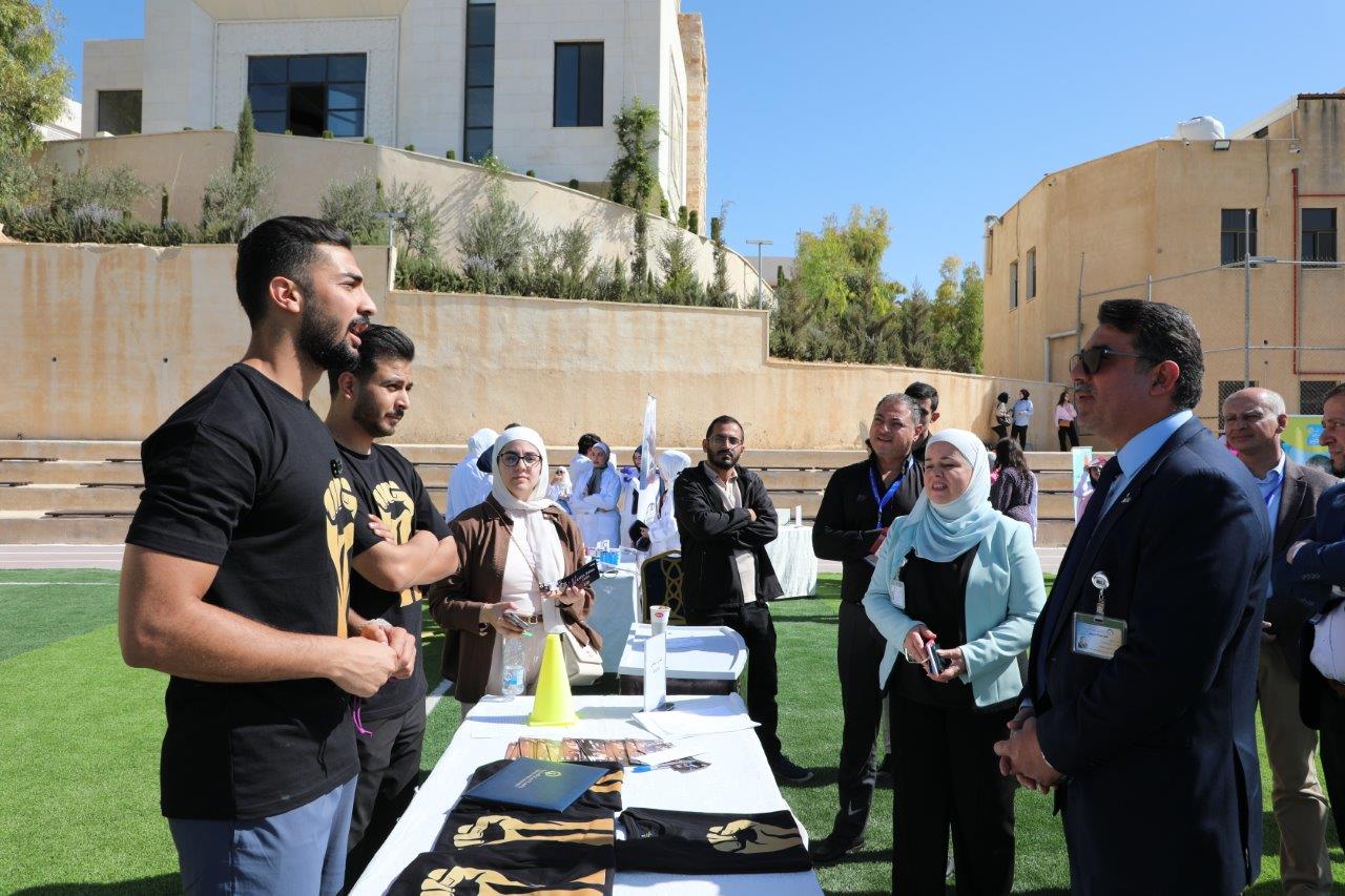 صيدلة "عمان العربية" تنظم اليوم الصحي لمنتسبيها تحت شعار "صحتك بتهمنا"16