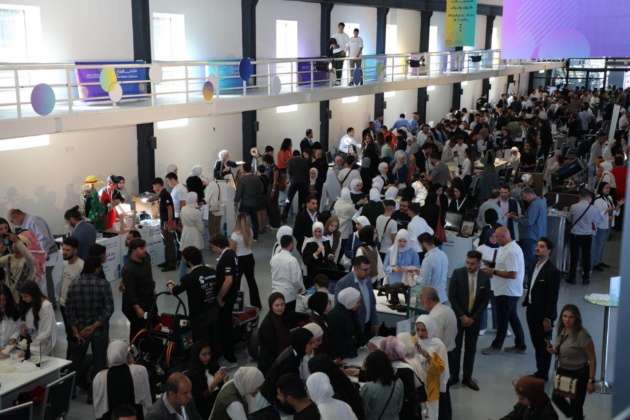 مركز الإبداع والابتكار وريادة الأعمال في "عمان العربية" يشارك في ملتقى الصناّع 2025 لتعزيز الابتكار وريادة الأعمال4