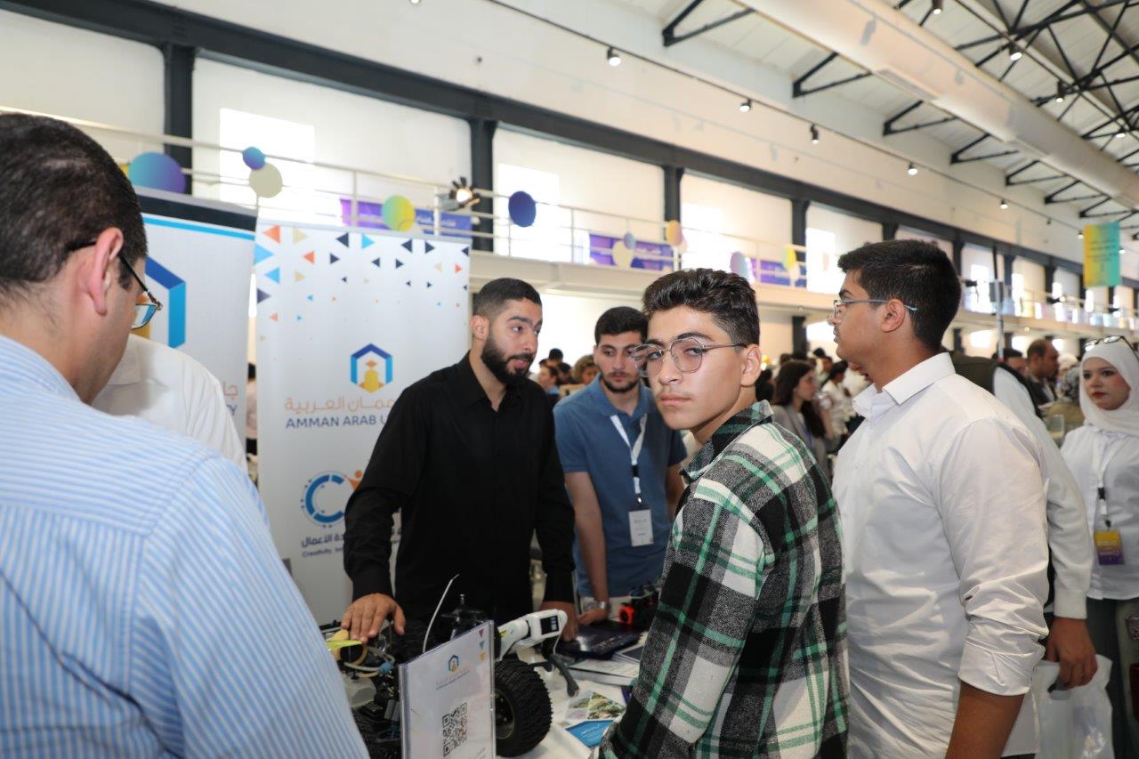 مركز الإبداع والابتكار وريادة الأعمال في "عمان العربية" يشارك في ملتقى الصناّع 2025 لتعزيز الابتكار وريادة الأعمال5