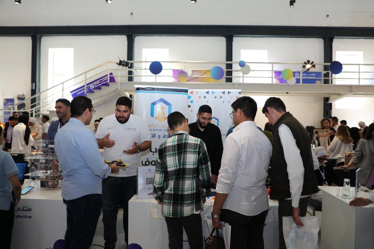 مركز الإبداع والابتكار وريادة الأعمال في "عمان العربية" يشارك في ملتقى الصناّع 2025 لتعزيز الابتكار وريادة الأعمال6