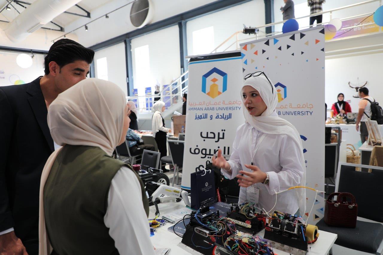 مركز الإبداع والابتكار وريادة الأعمال في "عمان العربية" يشارك في ملتقى الصناّع 2025 لتعزيز الابتكار وريادة الأعمال9