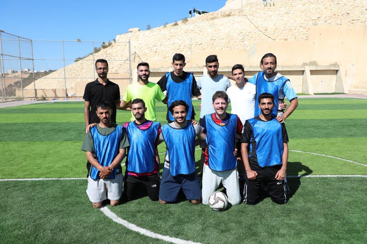 فريق طلبة كلية صيدلة "عمان العربية" يُتوج ببطولة كرة القدم على مستوى كليات الجامعة1