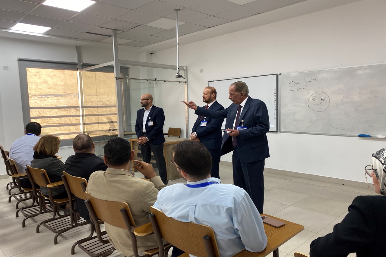 كلية الهندسة في "عمان العربية" تلتقي بطلبتها2