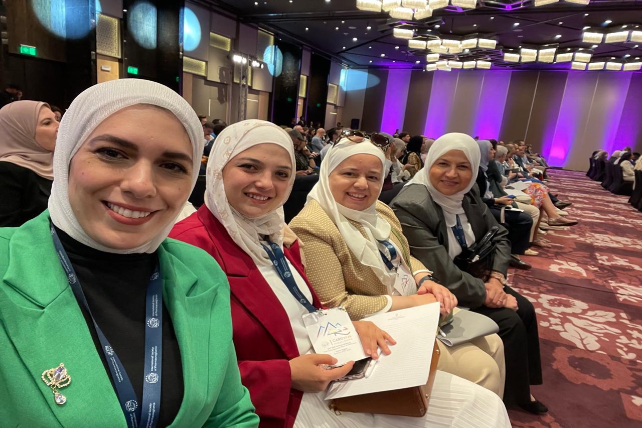 صيدلة "عمان العربية" تشارك في المؤتمر الدولي النوعي الرابع والعشرين لليقظة الدوائية (ISoP 2025) في القاهرة4
