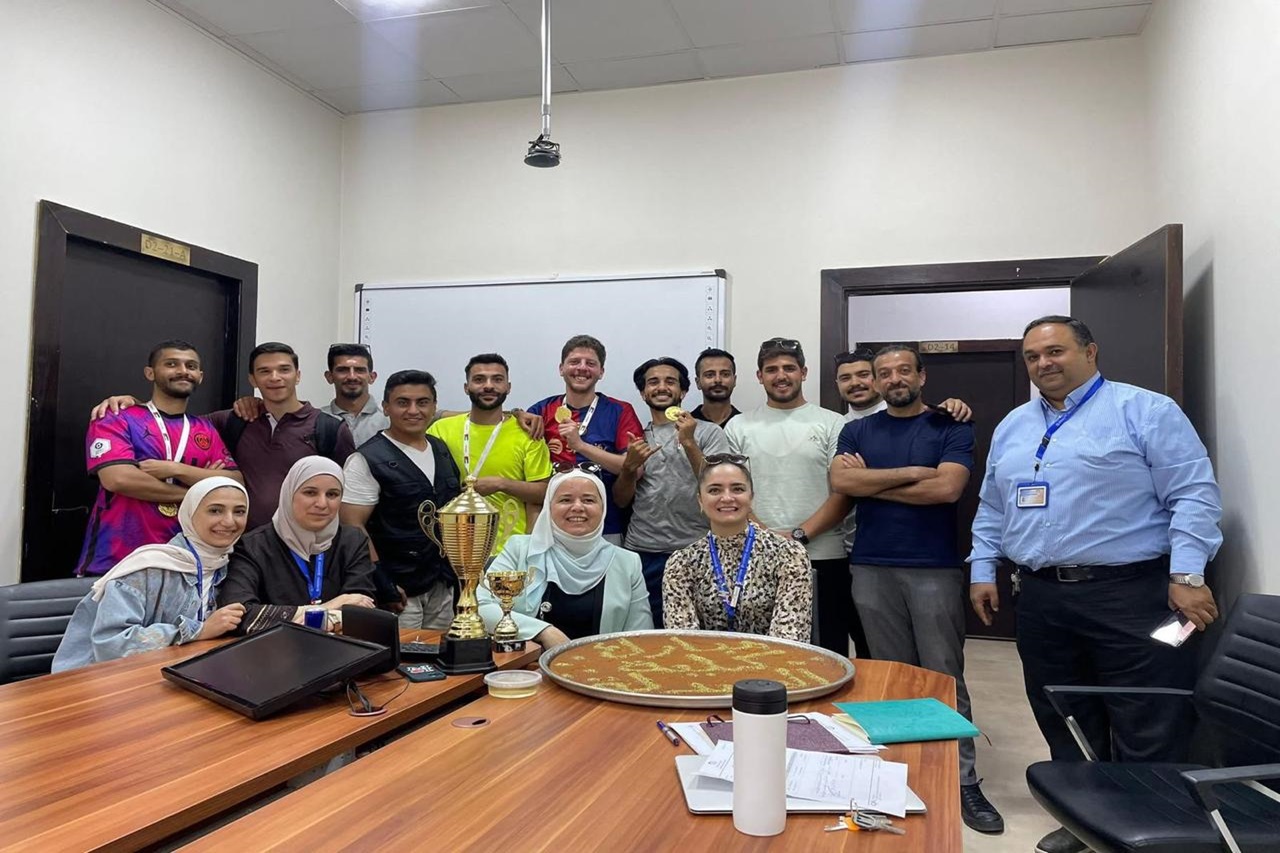 فريق طلبة كلية صيدلة "عمان العربية" يُتوج ببطولة كرة القدم على مستوى كليات الجامعةذ2
