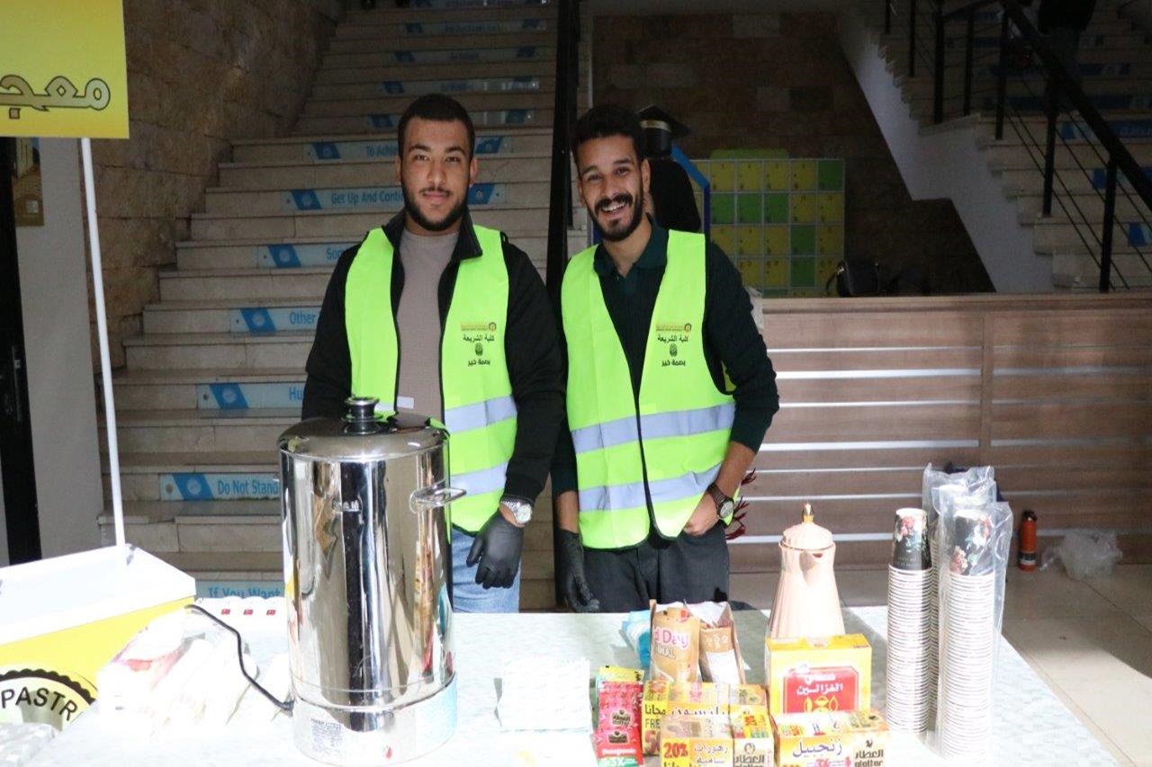 كلية الشريعة في "عمان العربية" تنظم "بازار بصمة خير" دعمًا للطلبة وتعزيزًا للمسؤولية الاجتماعية5
