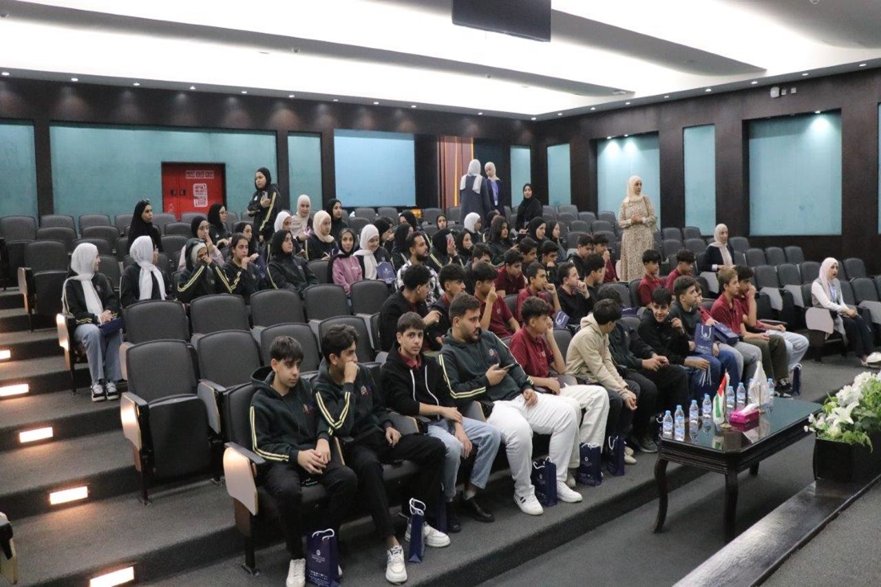 "عمان العربية" تستقبل طلبة مدرسة أكاديمية جسور المعرفة الدولية في إطار تعزيز دورها الأكاديمي4