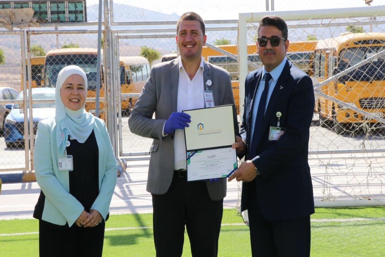 صيدلة "عمان العربية" تنظم اليوم الصحي لمنتسبيها تحت شعار "صحتك بتهمنا"32